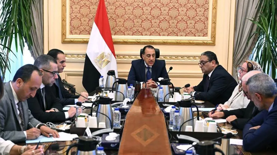 رئيس الوزراء يجتمع بأعضاء اللجنة الاستشارية للاقتصاد الكلي رئيس الوزراء يجتمع بأعضاء اللجنة الاستشارية للاقتصاد الكلي