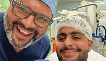 بعد شفاء ابنه، أحمد السقا يعبّر عن امتنانه لدور الطبيب المعالج لحمزة السقا.