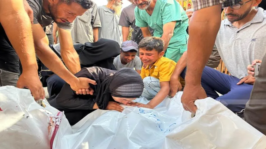 9 شهداء نتيجة قصف الاحتلال على المنتظرين للمساعدات شمال غرب غزة 9 شهداء نتيجة قصف الاحتلال على المنتظرين للمساعدات شمال غرب غزة