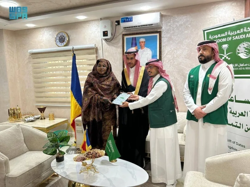 سلمان للإغاثة يوزع (125) طنًا من التمور كهدية من المملكة إلى تشاد