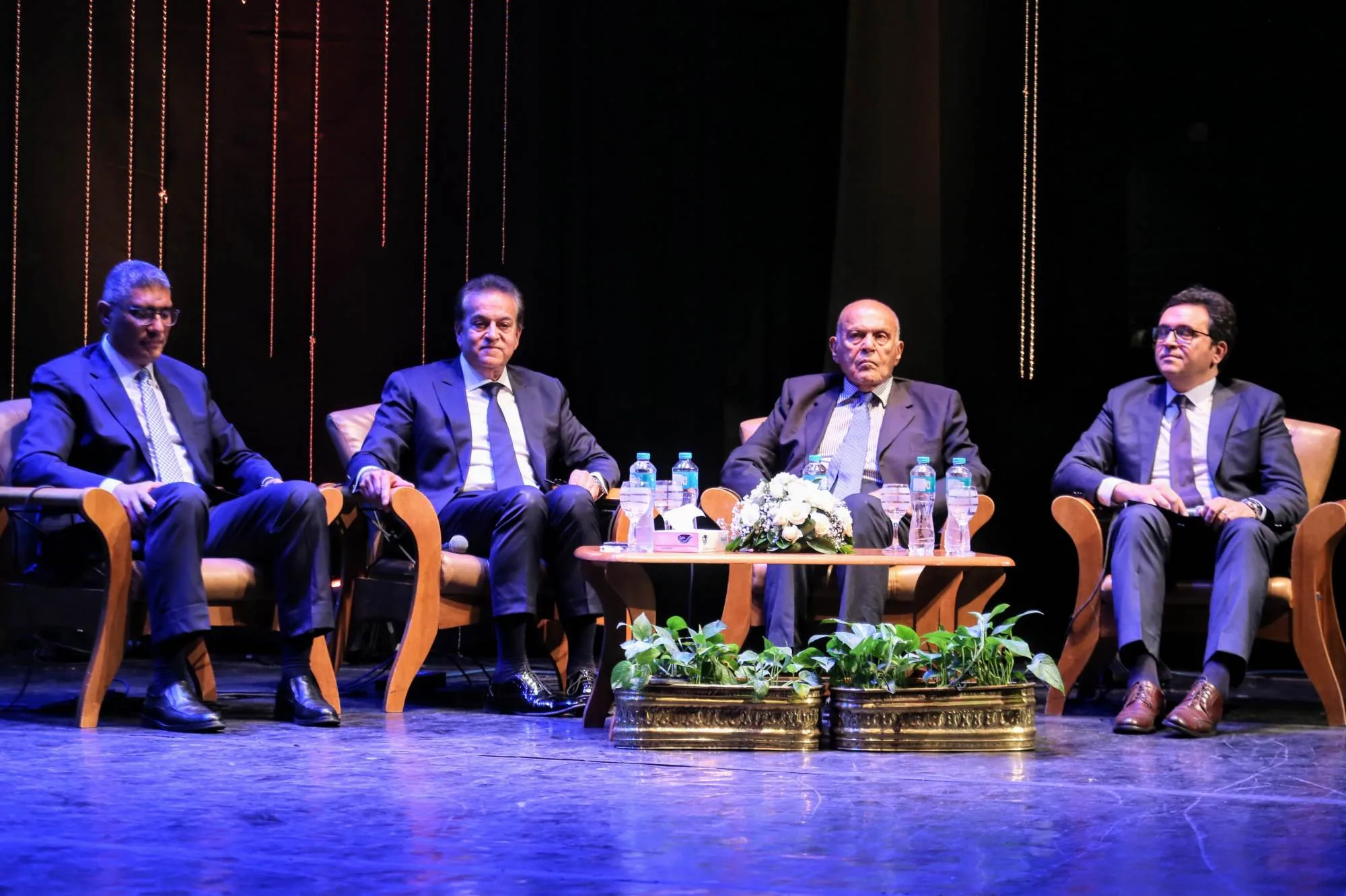 د. خالد عبد الغفار: الجراح د. مجدي يعقوب يمثل رمزًا للالتزام والعطاء.. وإقامة تمثال له يعزز ثقافة الشكر والامتنان. د. خالد عبد الغفار: الجراح د. مجدي يعقوب يمثل رمزًا للالتزام والعطاء.. وإقامة تمثال له يعزز ثقافة الشكر والامتنان.