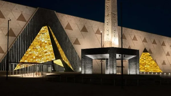 السياحة تنفي الإعلان عن تاريخ بدء عمل المتحف المصري الكبير السياحة تنفي الإعلان عن تاريخ بدء عمل المتحف المصري الكبير