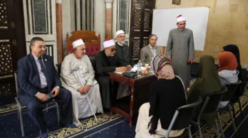 المسؤول عن الأروقة ومدير جامع الأزهر يزوران امتحانات الدورة الأولى لبرنامج العمل بالرواق الأزهري