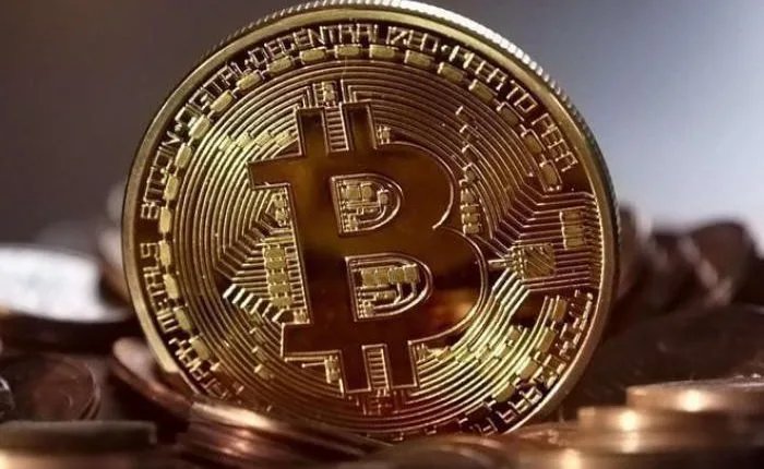 بيتكوين تنخفض دون 100 ألف دولار والأسواق الرقمية تتعرض لانتكاسات بيتكوين تنخفض دون 100 ألف دولار والأسواق الرقمية تتعرض لانتكاسات