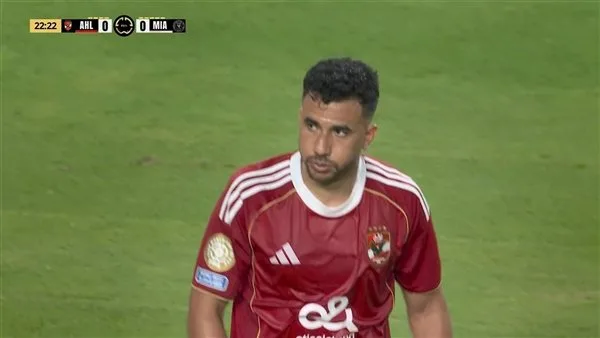 رضا عبد العال: الأهلي أخطأ بفرض غرامة مالية كبيرة على تريزيجيه رضا عبد العال: الأهلي أخطأ بفرض غرامة مالية كبيرة على تريزيجيه