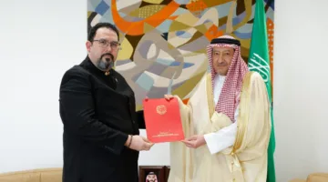خادم الحرمين الشريفين يستقبل رسالة مكتوبة من رئيس فنزويلا تتعلق بالعلاقات الثنائية بين الدولتين.