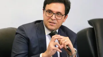 وزير الثقافة يطالب بتنظيم معرض فني بالتزامن مع بدء مهرجان القاهرة السينمائي