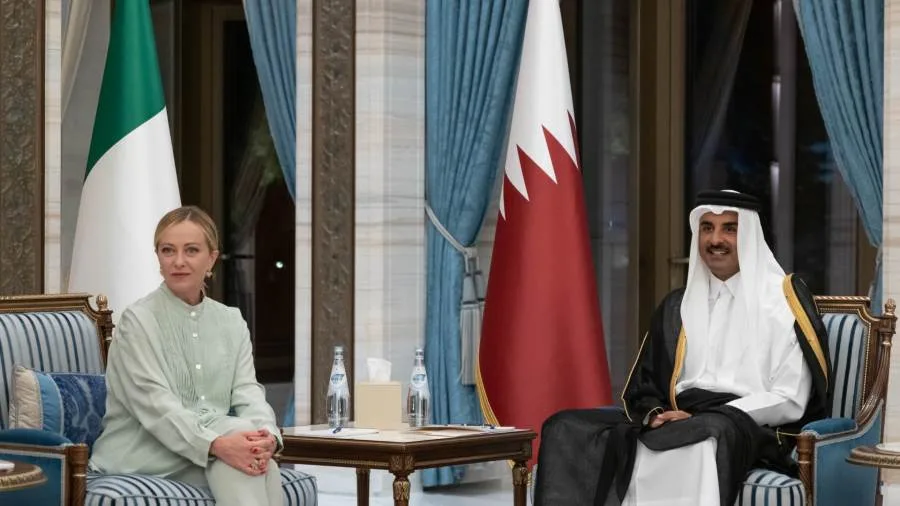 أمير قطر يتحدث هاتفيًا مع رئيسة وزراء إيطاليا حول التطورات الإقليمية والدولية الأخيرة