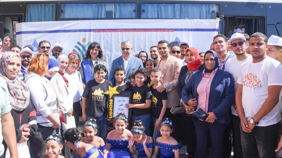 محافظ الإسكندرية ورئيس الأمانة العامة للتحالف الوطني يبدآن فعاليات القافلة التنموية الشاملة في مدرسة أرض العوايد بحي شرق. محافظ الإسكندرية ورئيس الأمانة العامة للتحالف الوطني يبدآن فعاليات القافلة التنموية الشاملة في مدرسة أرض العوايد بحي شرق.