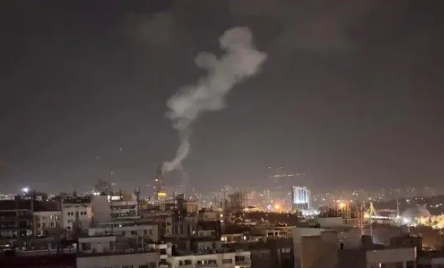 وسائل الإعلام الإيرانية: دوي انفجار سُمع في غرب طهران وتفعيل أنظمة الدفاع الجوي وسائل الإعلام الإيرانية: دوي انفجار سُمع في غرب طهران وتفعيل أنظمة الدفاع الجوي