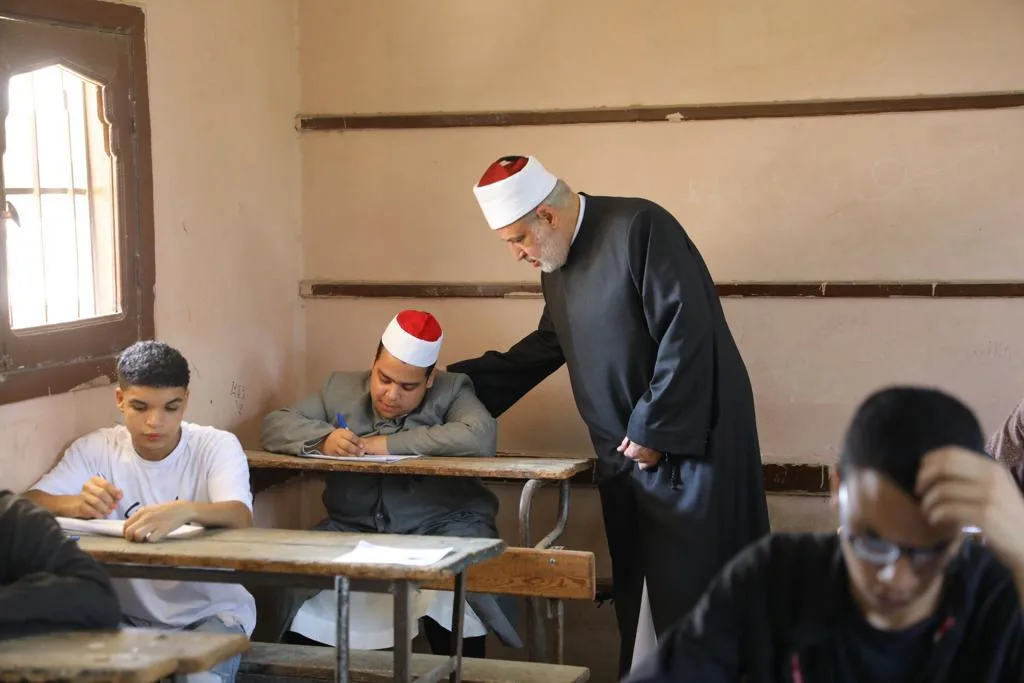 طلاب الثانوية الأزهرية يجتازون اليوم اختبار مادة التوحيد. طلاب الثانوية الأزهرية يجتازون اليوم اختبار مادة التوحيد.