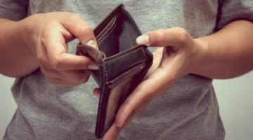 هل تواجه صعوبات مالية؟.. 9 خطايا تمنع الرزق وتفقد البركة، كن حذراً منها