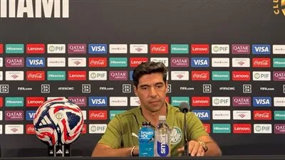 مدرب بالميراس: لا أشغل بالي بميسي ونسعى لتحقيق الانتصارات على كافة الفرق في كأس العالم للأندية. مدرب بالميراس: لا أشغل بالي بميسي ونسعى لتحقيق الانتصارات على كافة الفرق في كأس العالم للأندية.