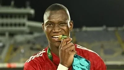 أليو ديانج، لاعب الأهلي: مواجهة بورتو البرتغالي تحدي صعب، لكننا نهدف لتحقيق نتيجة جيدة. أليو ديانج، لاعب الأهلي: مواجهة بورتو البرتغالي تحدي صعب، لكننا نهدف لتحقيق نتيجة جيدة.