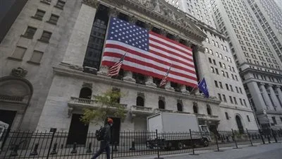 الفيدرالي الأمريكي في مواجهة الركود والتضخم: تأثير سياسة الفائدة على الاقتصاد العالمي والأسواق الناشئة