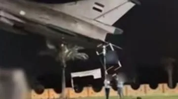 إلقاء القبض على 3 طلاب لتسلقهم طائرة هيكلية في الشرقية