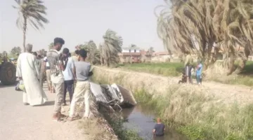 انقلاب سيارة أجرة “صندوق” في بحر البطس بالفيوم دون تسجيل أي إصابات