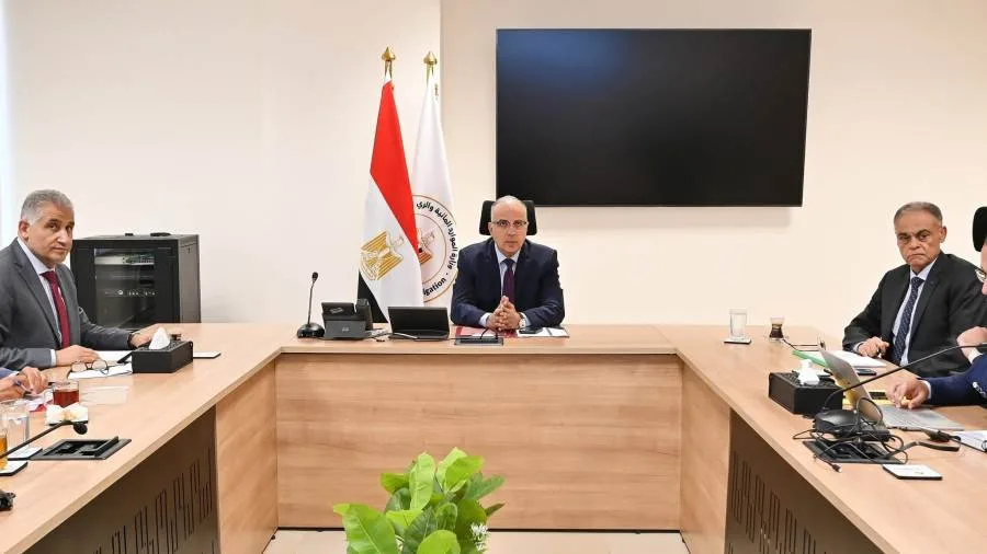 وزير الري يستعرض وضع النظام المائي في محافظتي بني سويف والمنيا خلال ذروة احتياجات المياه وزير الري يستعرض وضع النظام المائي في محافظتي بني سويف والمنيا خلال ذروة احتياجات المياه