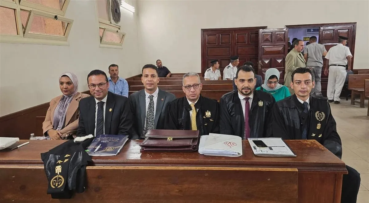 وصول فريق الدفاع عن طالب مدرسة الكرمة إلى محكمة جنايات دمنهور