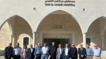 وفد يقوم بزيارة مستشفى دير القمر برفقة البستاني