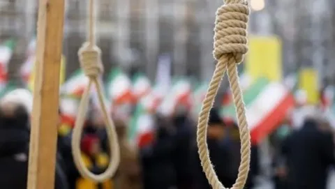 إيران تنفذ حكم الإعدام بحق جاسوس للموساد كان يدير شبكة استخباراتية سيبرانية.