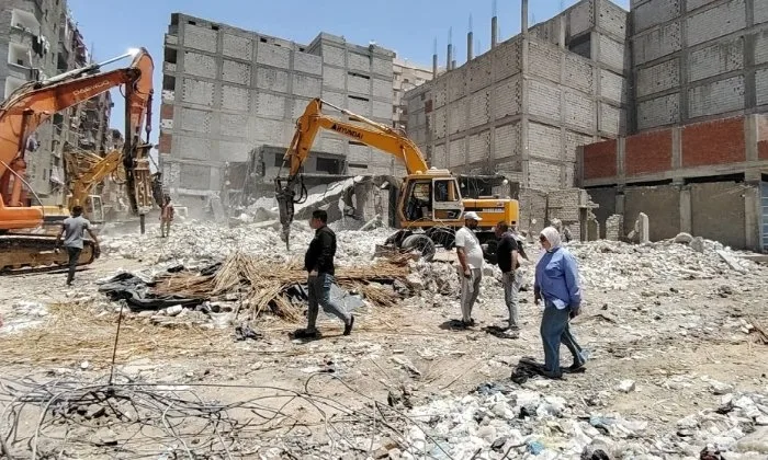 حملات واسعة لرفع المخالفات البنائية في حي أول المنتزه بالإسكندرية حملات واسعة لرفع المخالفات البنائية في حي أول المنتزه بالإسكندرية