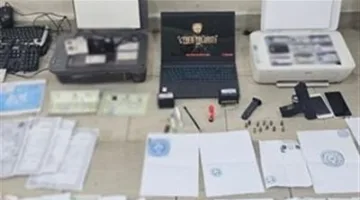 القبض على شخص في القليوبية بتهمة إدارة مؤسسة تعليمية غير حقيقية للاحتيال على المواطنين ببيع شهادات مزورة