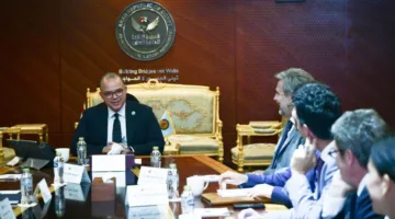 رئيس الهيئة الرقابية المالية يتناقش مع السفير الإيطالي حول جهود تعزيز القطاع المالي خارج المصارف وفرص التعاون المتاحة.