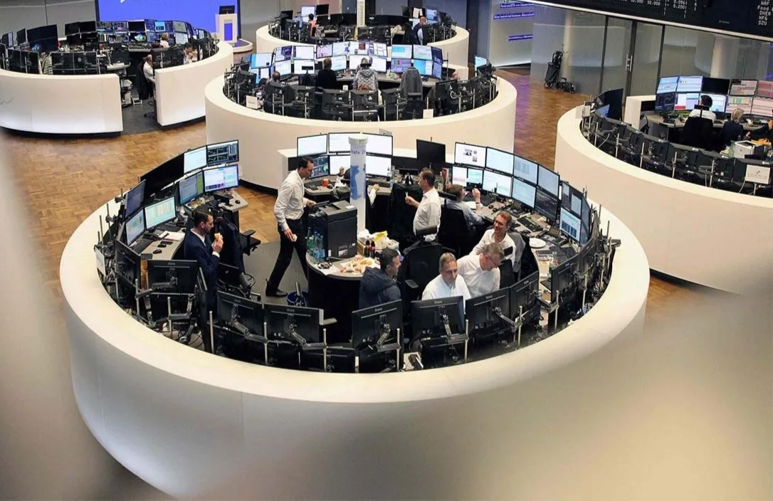 لأول مرة منذ سنوات عديدة.. الأسواق الأوروبية تتجاوز الأمريكية في الأداء لأول مرة منذ سنوات عديدة.. الأسواق الأوروبية تتجاوز الأمريكية في الأداء