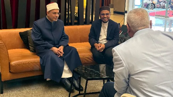 رئيس جامعة الأزهر يتوجه إلى سنغافورة ويشارك في اللجنة الاستشارية لتأسيس جامعة إسلامية جديدة رئيس جامعة الأزهر يتوجه إلى سنغافورة ويشارك في اللجنة الاستشارية لتأسيس جامعة إسلامية جديدة