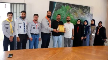 وفد من كشافة الرسالة الإسلامية يزور رئيس بلدية «صبحي سقلاوي» بمناسبة فوج الإمام محمد الباقر “ع”