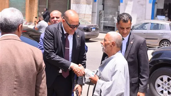 وزير العمل للعمال: تعليمات الرئيس بمواصلة تقديم الدعم والحماية والخدمات بشكل ملائم وزير العمل للعمال: تعليمات الرئيس بمواصلة تقديم الدعم والحماية والخدمات بشكل ملائم