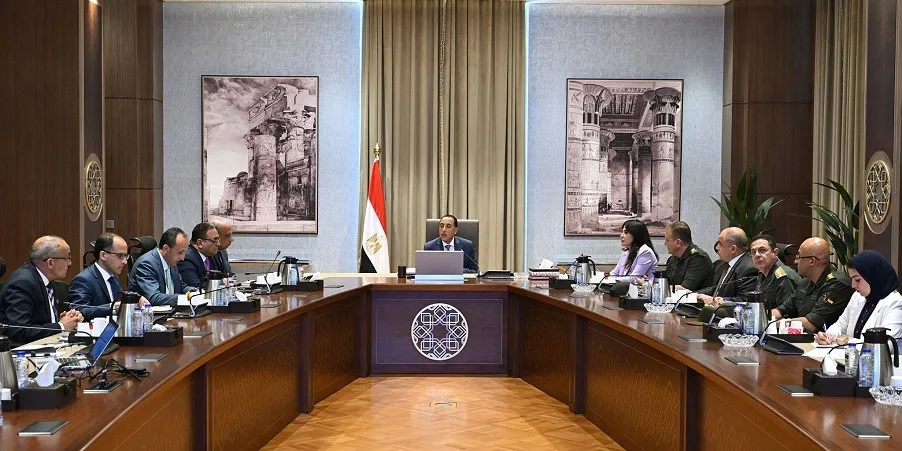 الحكومة تطلق نظام الطاقة الشمسية في كافة المنشآت الحكومية بالعاصمة الإدارية