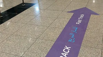 المسار السريع: خدمة مبتكرة للمسافرين في مطار القاهرة