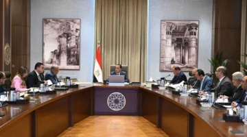 رئيس الوزراء يراقب مساعي حل المشكلات المالية بين عدة جهات حكومية