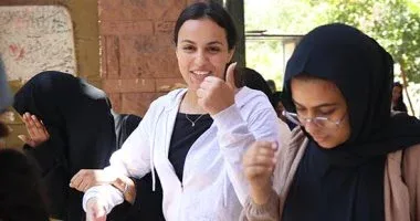 إلى أولياء أمور طلاب الثانوية العامة: دليل شامل لمساعدتك في تحويل قلق ابنك إلى نجاح إلى أولياء أمور طلاب الثانوية العامة: دليل شامل لمساعدتك في تحويل قلق ابنك إلى نجاح