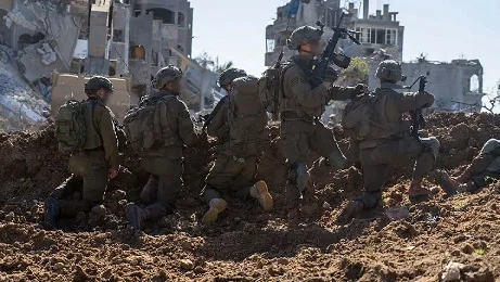 إخلاء خان يونس: الجيش الإسرائيلي يبلغ الفلسطينيين بمغادرة المدينة قبل شن هجوم بسبب اعتباره “منطقة قتال خطيرة” إخلاء خان يونس: الجيش الإسرائيلي يبلغ الفلسطينيين بمغادرة المدينة قبل شن هجوم بسبب اعتباره “منطقة قتال خطيرة”
