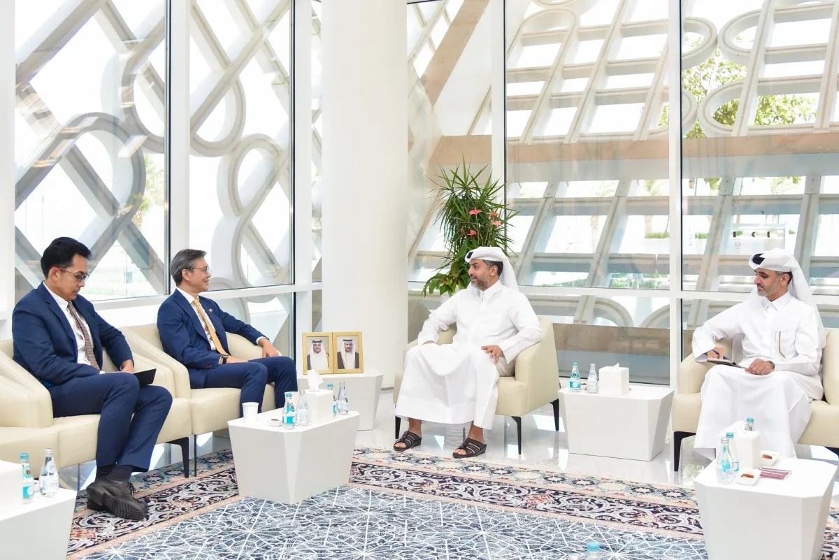 المدير التنفيذي لهيئة المناطق الحرة يلتقي بسفير سنغافورة المدير التنفيذي لهيئة المناطق الحرة يلتقي بسفير سنغافورة