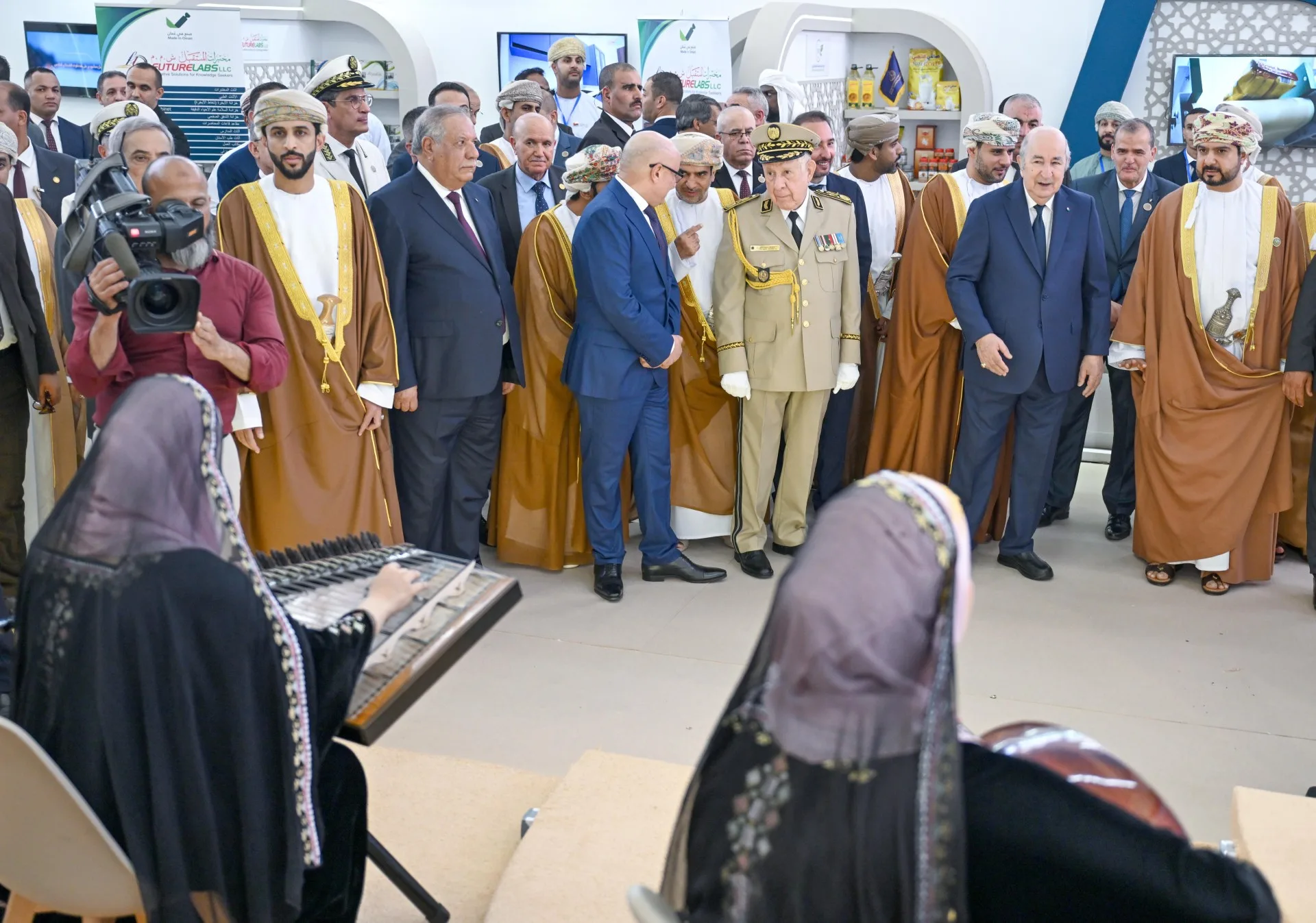 الرئيس الجزائري ي inaugurates جناح سلطنة عُمان في المعرض الدولي بالجزائر الرئيس الجزائري ي inaugurates جناح سلطنة عُمان في المعرض الدولي بالجزائر