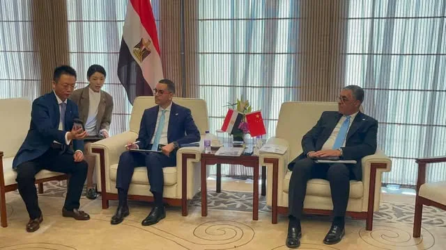 حسن الخطيب يناقش مع الشركات الصينية فرص الاستثمار المتاحة في مصر حسن الخطيب يناقش مع الشركات الصينية فرص الاستثمار المتاحة في مصر