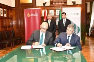 البنك الأهلي المصري ووزارة الشباب يبرمان اتفاقية لتركيب أجهزة الصراف الآلي في مراكز الشباب