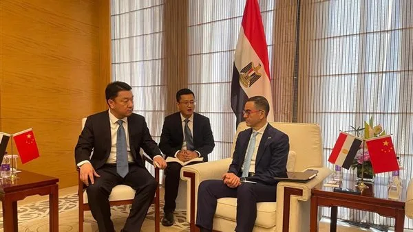 وزير الاستثمار يجري جلسات موسعة مع عدد من الشركات الصينية لبحث فرص ومزايا الاستثمار.