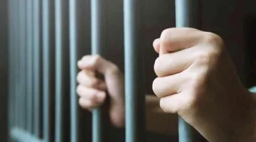 القبض على شخص يدعي أنه طبيب أورام يعالج المرضى في مركز غير قانوني داخل منزله في سوهاج