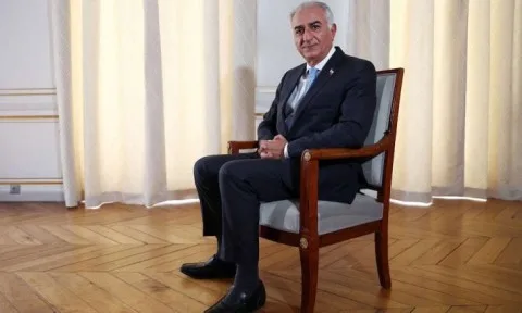ابن شاه إيران السابق يحذر الغرب من تقديم “طوق نجاة” للقيادة الإيرانية من خلال دعوتها للحوار، ويشير إلى معلومات لديه تفيد بأن خامنئي “مخبأ في ملجأ تحت الأرض”. ابن شاه إيران السابق يحذر الغرب من تقديم “طوق نجاة” للقيادة الإيرانية من خلال دعوتها للحوار، ويشير إلى معلومات لديه تفيد بأن خامنئي “مخبأ في ملجأ تحت الأرض”.