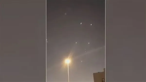 إيران تطلق صواريخ نحو القواعد الأميركية في قطر والعراق.. وانفجارات تُسمع في الدوحة.. فيديو إيران تطلق صواريخ نحو القواعد الأميركية في قطر والعراق.. وانفجارات تُسمع في الدوحة.. فيديو