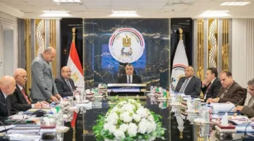 وزير الإنتاج الحربي يرأس اجتماعات لجنة تقييم واختيار القادة الكبار