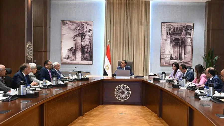 مدبولي: الأوضاع تتطور بشكل مستمر… ونحن كجهة حكومية نعمل على إعداد خطط لمواجهة السيناريوهات المحتملة. مدبولي: الأوضاع تتطور بشكل مستمر… ونحن كجهة حكومية نعمل على إعداد خطط لمواجهة السيناريوهات المحتملة.