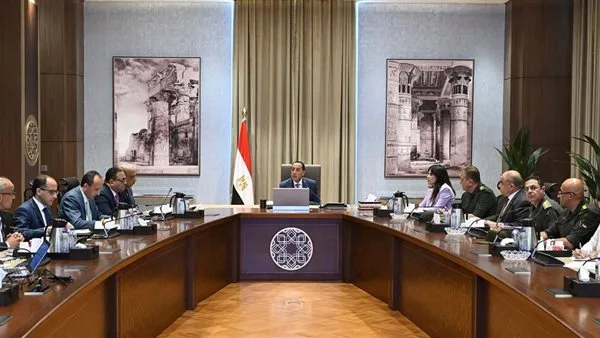 رئيس الوزراء يراقب خطوات تقليل استهلاك الكهرباء في المنطقة الحكومية بالعاصمة الإدارية رئيس الوزراء يراقب خطوات تقليل استهلاك الكهرباء في المنطقة الحكومية بالعاصمة الإدارية