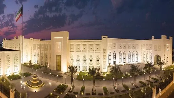 الخارجية الكويتية: الاعتداء الإيراني يمثل تصعيداً خطيراً يهدد السلام والأمان والاستقرار في المنطقة. الخارجية الكويتية: الاعتداء الإيراني يمثل تصعيداً خطيراً يهدد السلام والأمان والاستقرار في المنطقة.