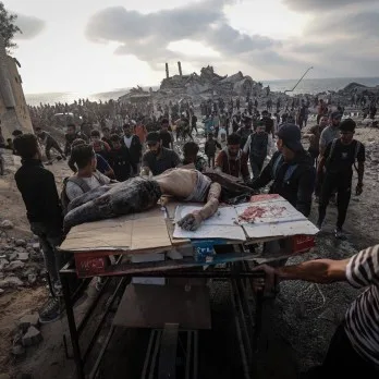 استمرار المجازر: استشهاد 44 شخصًا، منهم 11 من الجوعى والانتظار للمساعدات، في غارات وإطلاق نار إسرائيلي بمناطق متعددة في غزة. استمرار المجازر: استشهاد 44 شخصًا، منهم 11 من الجوعى والانتظار للمساعدات، في غارات وإطلاق نار إسرائيلي بمناطق متعددة في غزة.